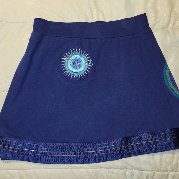 Desigual clothing. Two skirts. Two shirts. - Picture 6 of 8